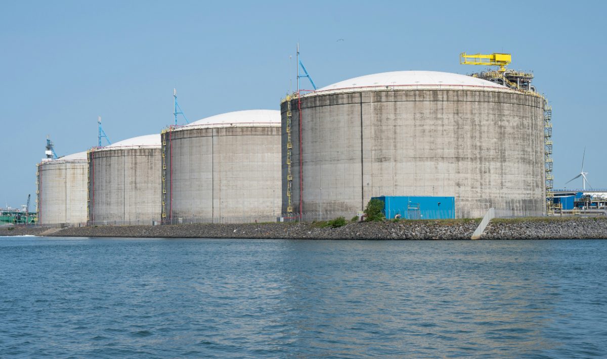 Bulk storage tanks on a port terminal